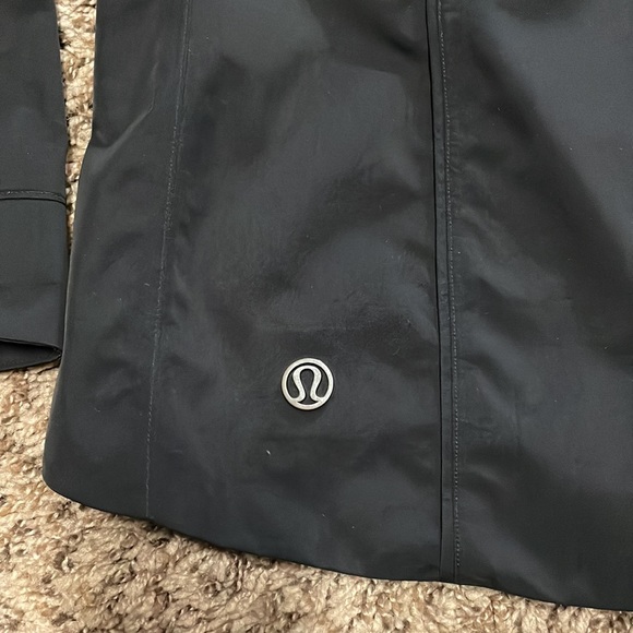 Lululemon Jacket - NWOT size 2 - Picture 9 of 10
